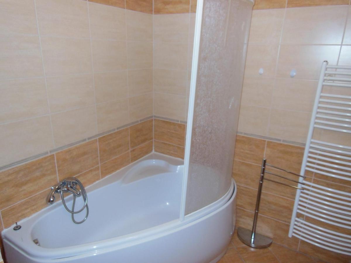 Apartman Slavkov Home & Parking Nová Lesná エクステリア 写真