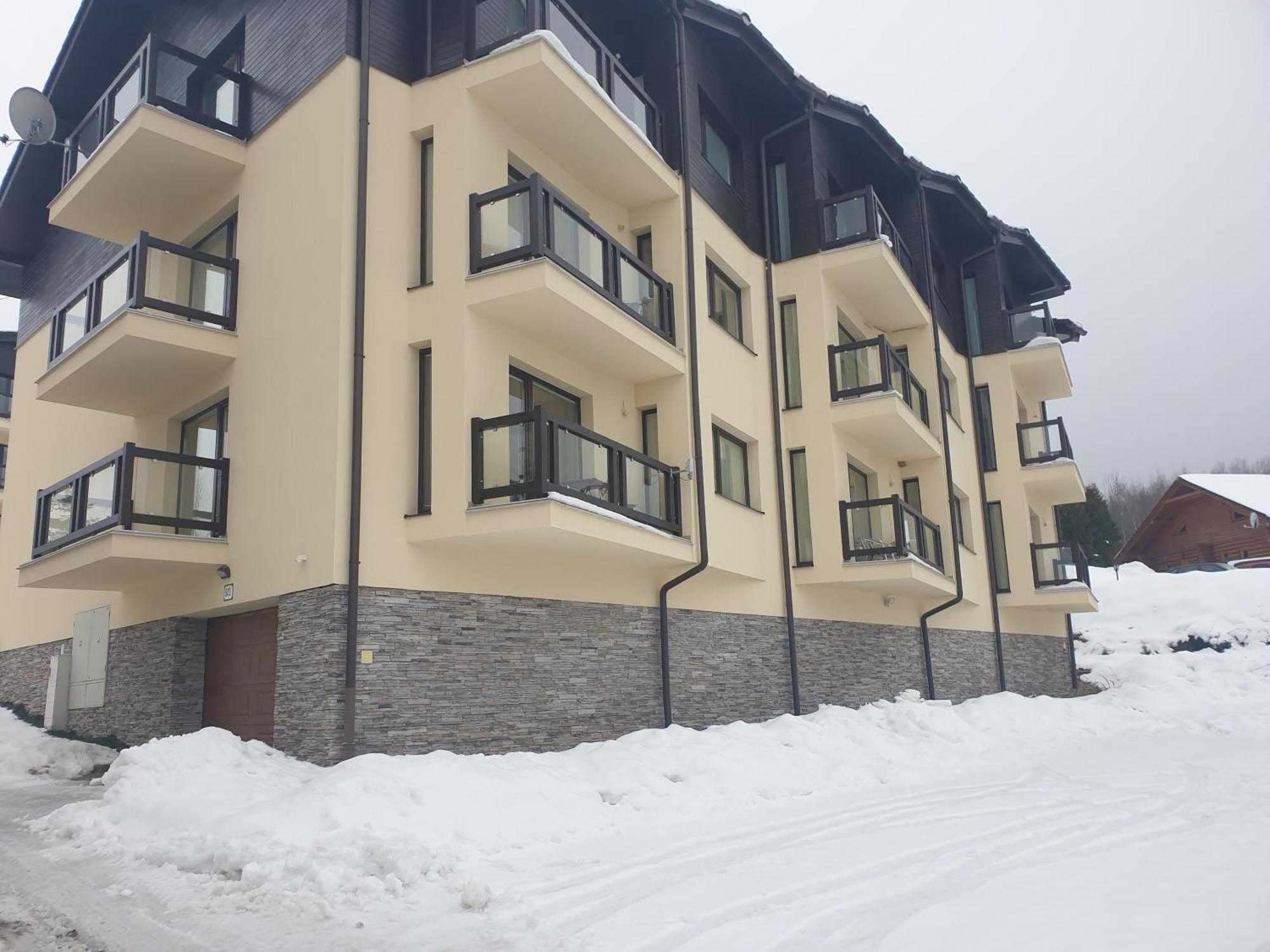 Apartman Slavkov Home & Parking Nová Lesná エクステリア 写真
